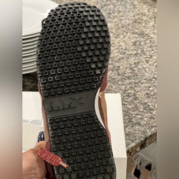 Brand New Diadora Trident Low Satin Sneakers - Picture 2 of 3